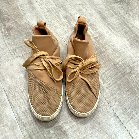 💕SOLD💕Steve Madden Lancer Blush Women’s Sneakers - Picture 2 of 10